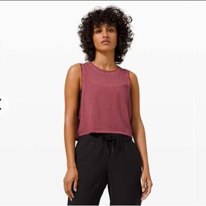 NWOT LuLulemon crop tap